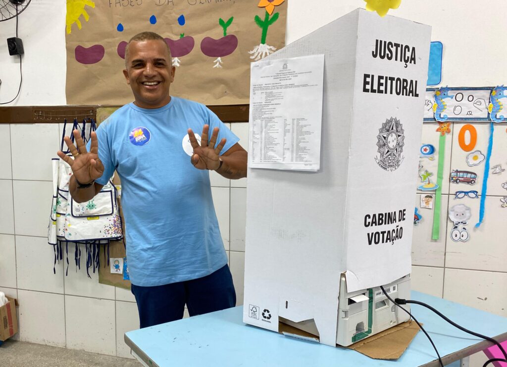 Prefeito Bira vota em Açu da Torre e reforça confiança na continuidade do trabalho