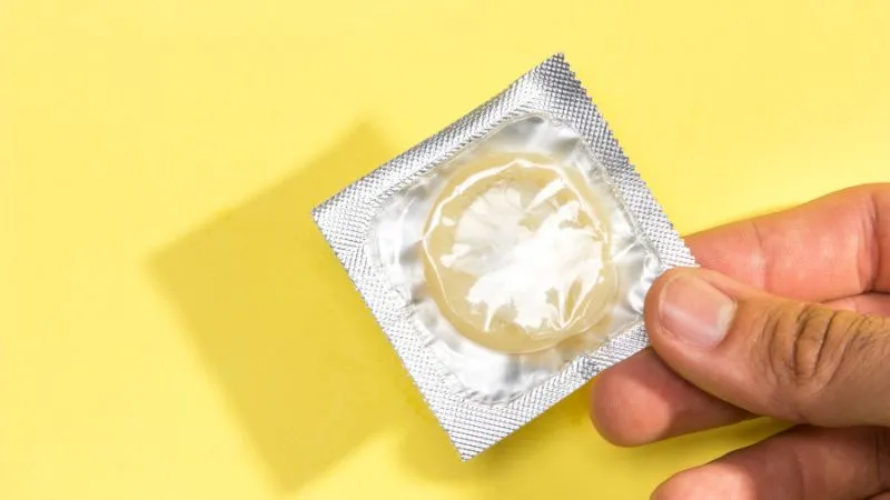 Ex-BBB passa perrengue com camisinha em aeroporto: “Idosa atrás de mim