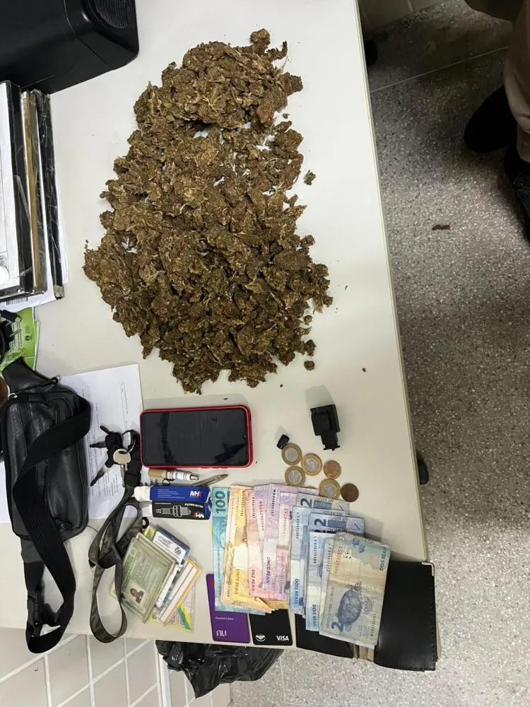 Homem é preso com drogas no centro de Mata de São João