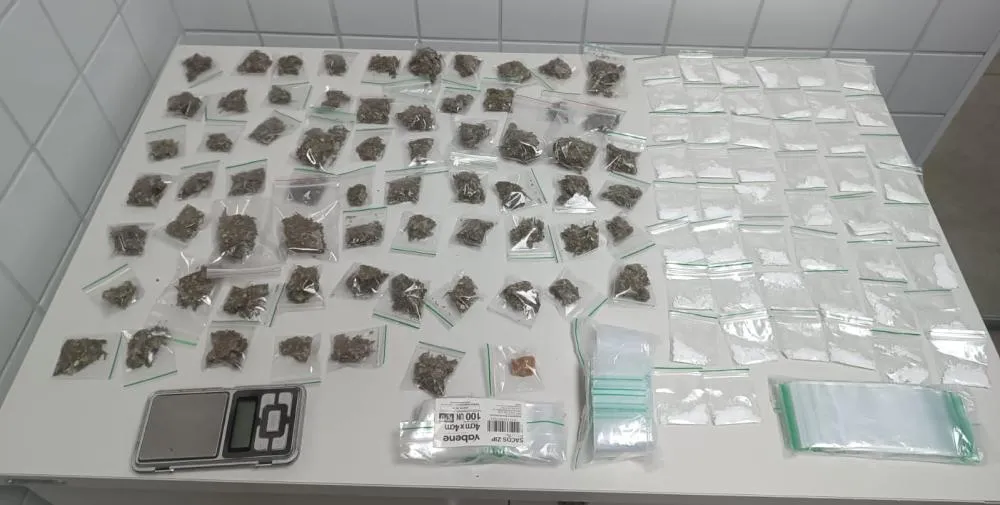 Suspeito é preso com drogas e balança de precisão em Camaçari