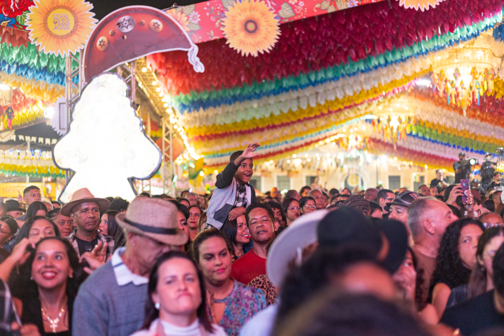 Público faz a festa e mantém o São João de Mata lotado em todas as noites