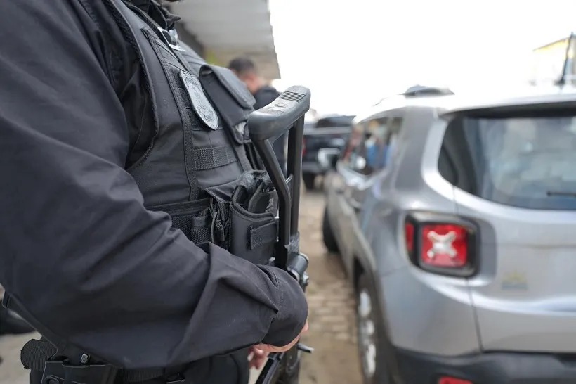 Polícia Civil alcança 81 envolvidos com roubos em coletivos e recupera 375 celulares