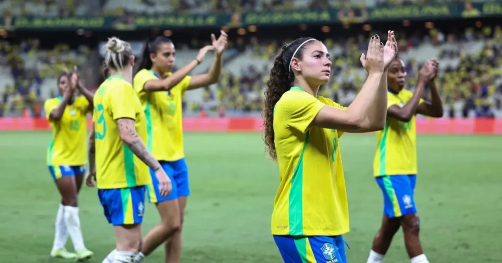 A um ano da Copa do Mundo no Brasil, futebol feminino registra alta de 79% no número de jogos; veja levantamento
