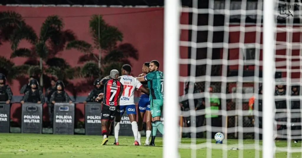 Confusão no Ba-Vi: Jean Lucas é absolvido pelo STJD; Cacá pega dois jogos, Marinho é advertido e Bahia recebe multa