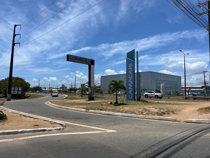 Criança morre atropelada ao atravessar pista na Estrada do Coco, em Arembepe